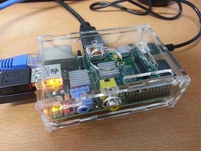 Мини-компьютер Raspberry Pi получит монитор. Начался сбор средств